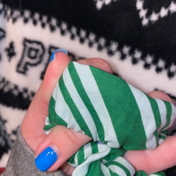 Handmade green candy stripes scrunchie - Picture 3 of 3
